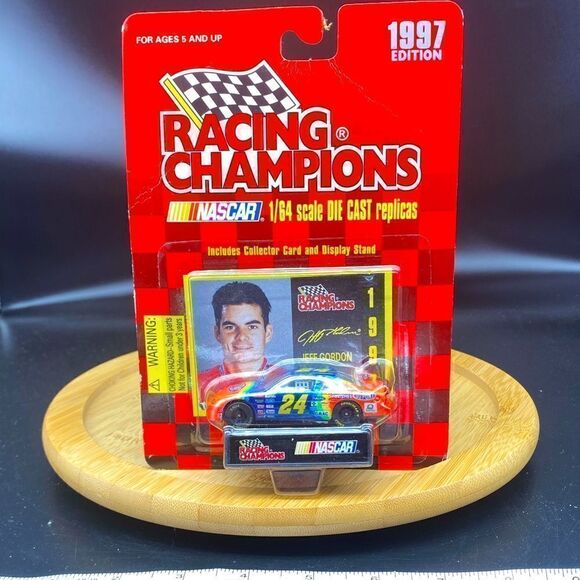 NIOB 1:64 scale 1997 NASCAR car of Jeff Gordon and collectors card - Picture 1 of 7